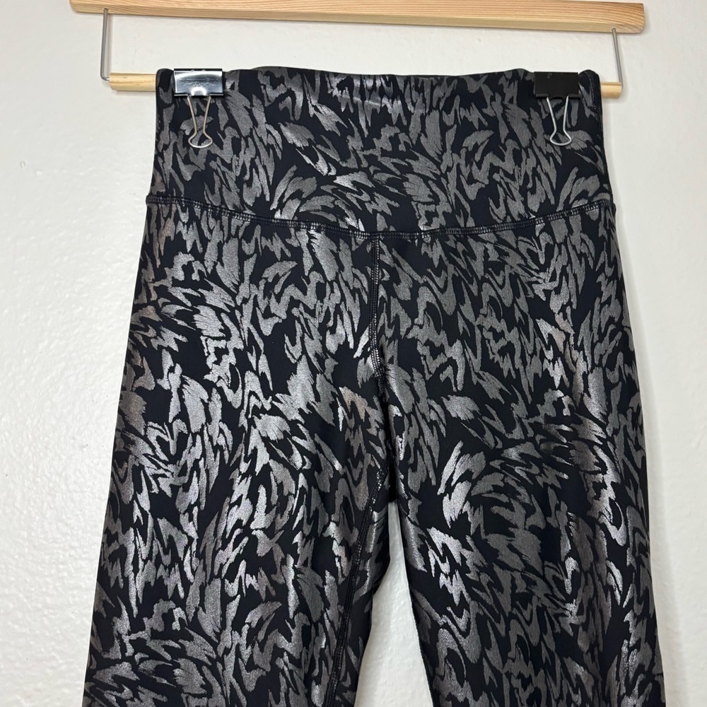 Old Navy Active Women High Rise Powersoft Foil-Print Leggings - Picture 8 of 8